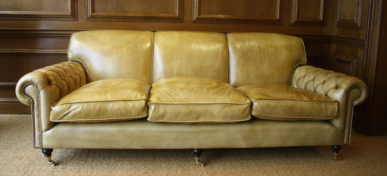 Full Scroll Buttoned Arm Lansdown Sofa